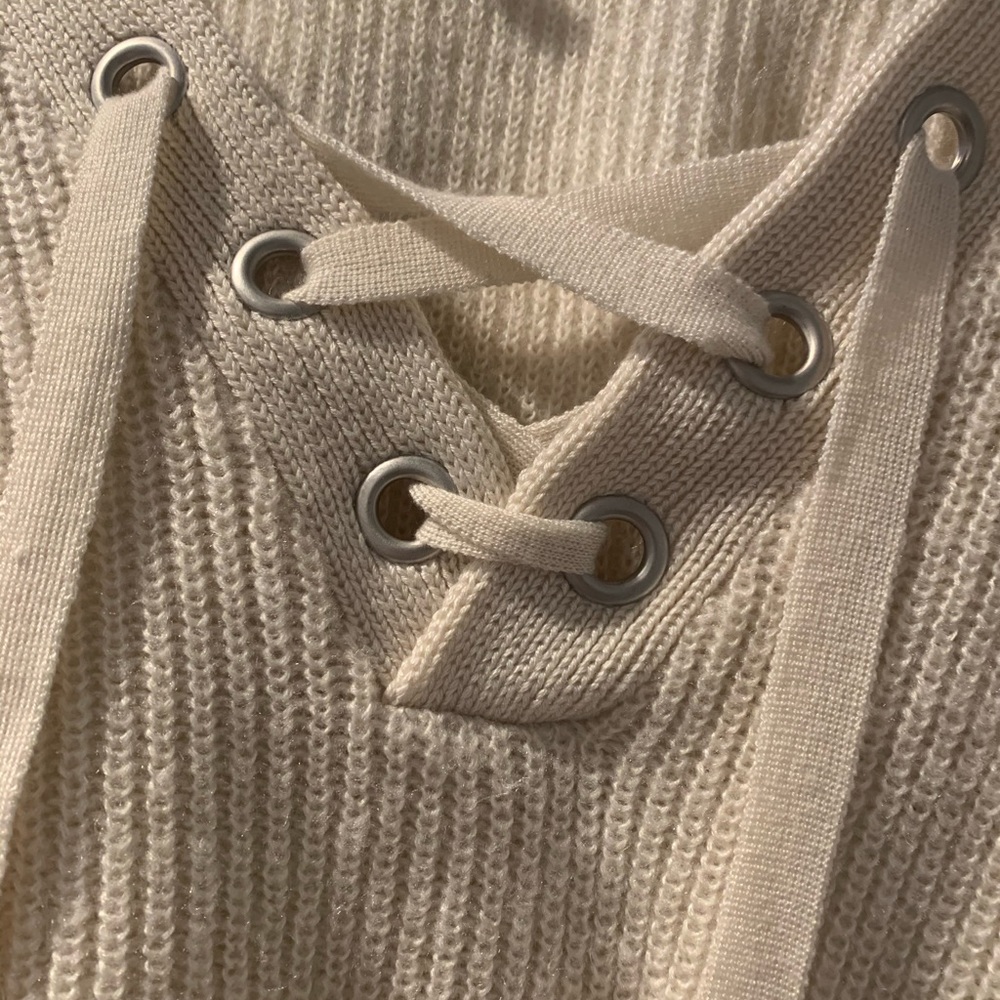 Cream- cropped sweater